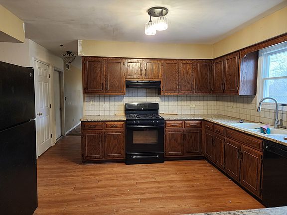 3rd image of 25060 Cashel Bay Rd