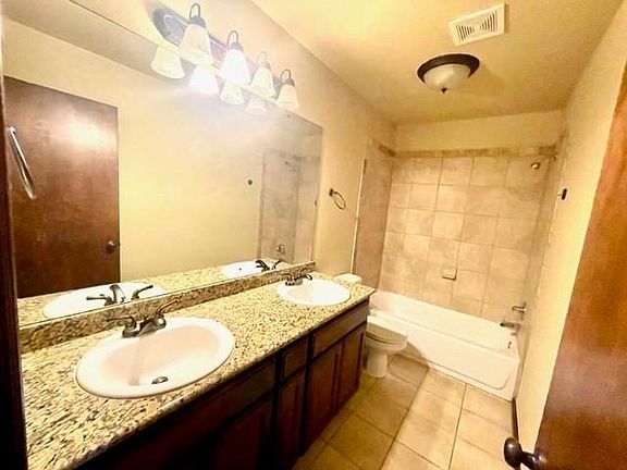 4th image of 3805 Montclair Dr