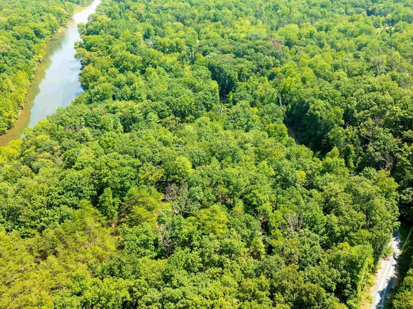 Shale Rd, Shenandoah, VA 22849