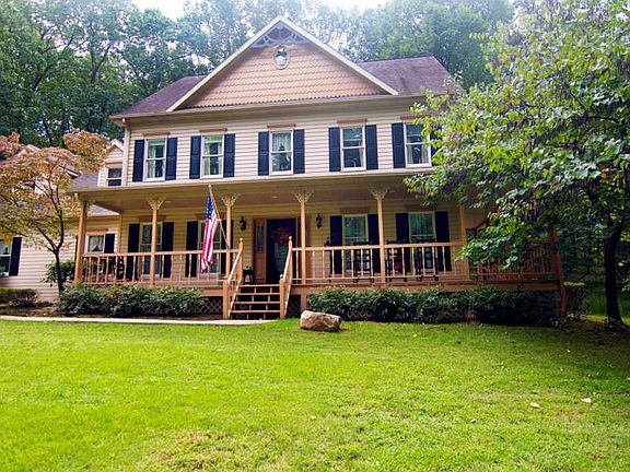 3rd image of 1484 Stratford Ct