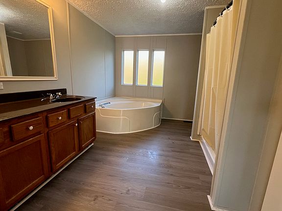 5th image of 121 Sue Ella Ct