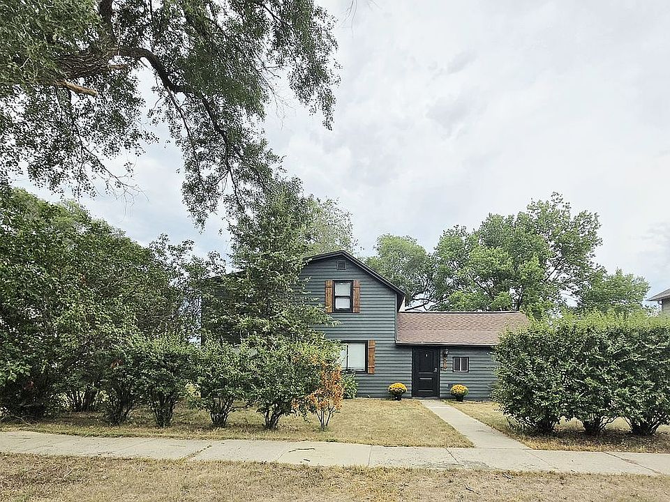1st image of 579 W 1st St