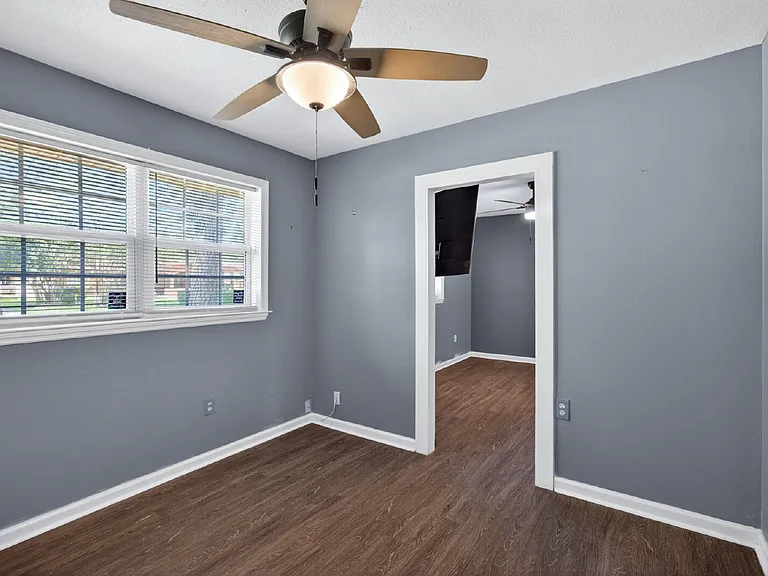 1621 Cloverdale Dr — Photo 17