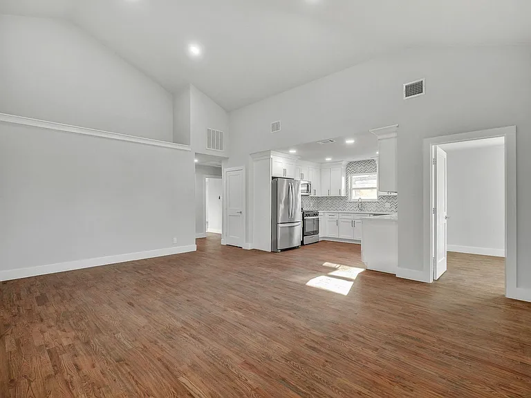 6449 Lontos Dr — Photo 3