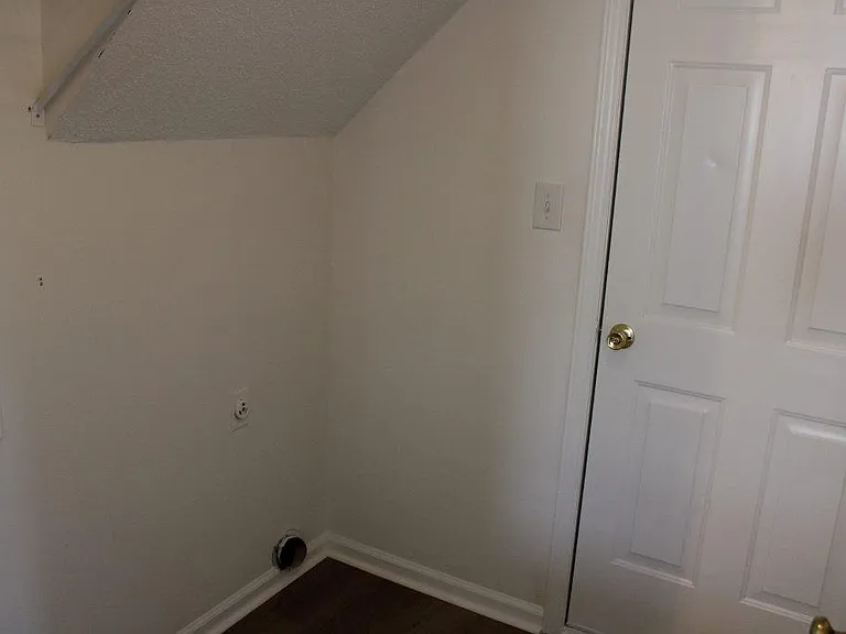 102 Uxbridge Ct — Photo 8