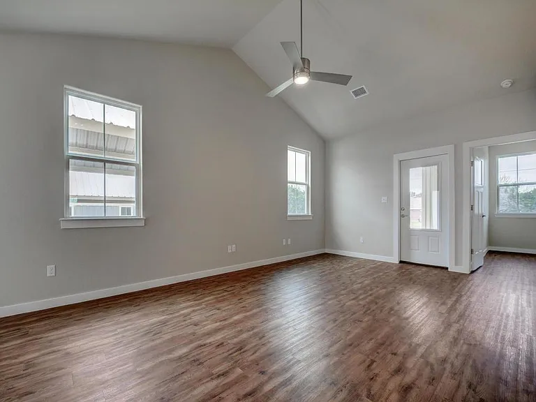 240 Rose Dr #A — Photo 8