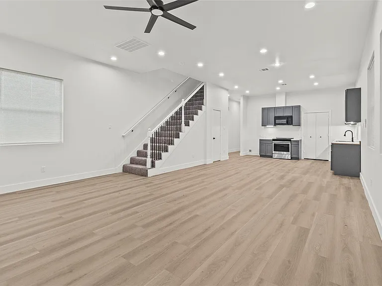 8127 Hoffman St — Photo 13