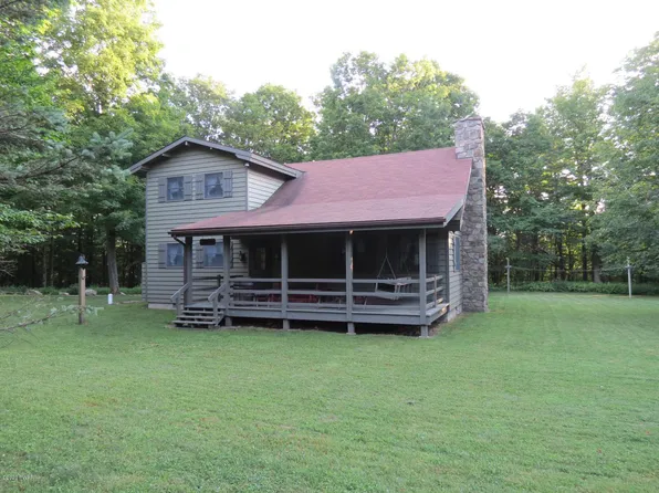 100 Sky View Ter W, Greentown, PA 18426