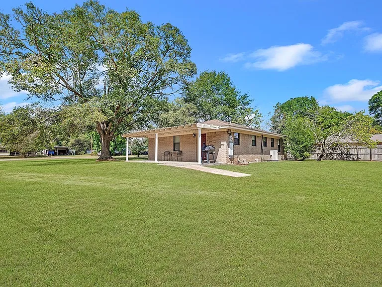 9438 FM 777 — Photo 21