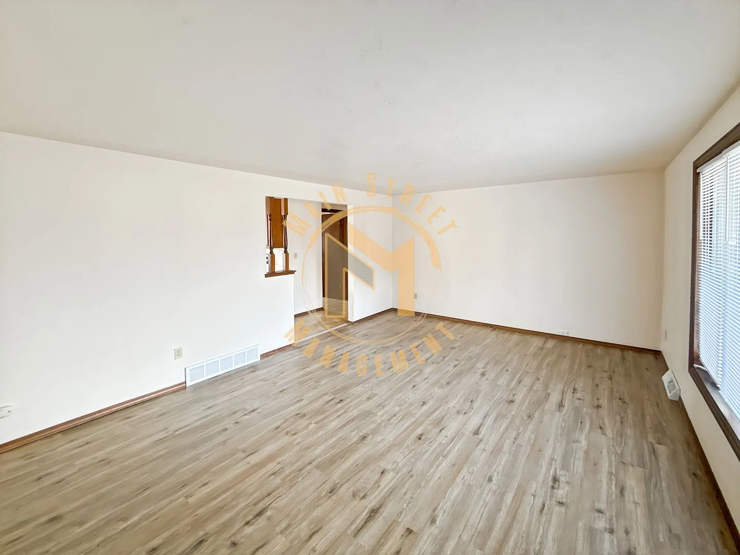 2-Bedroom Duplex in Green Bay Spacious Yard & Garage! — Photo 4
