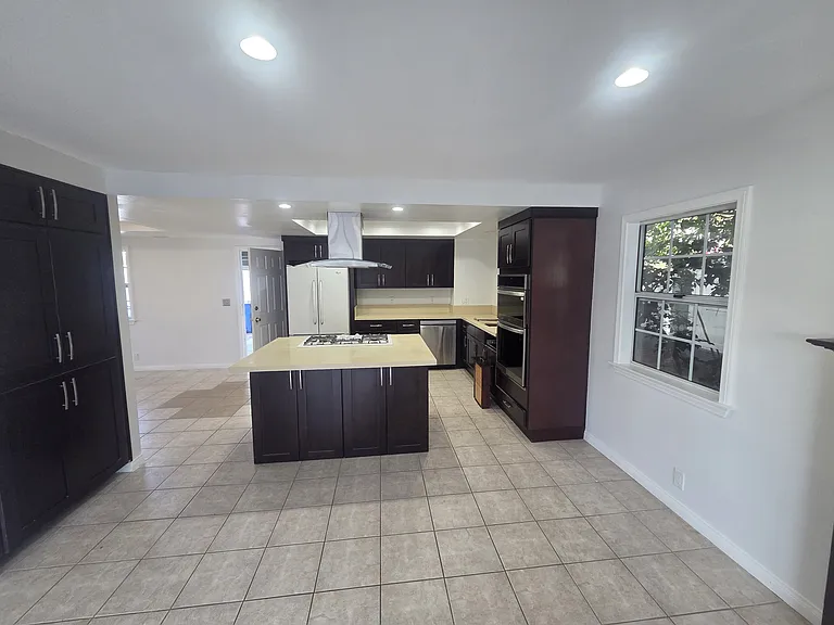 2603 Vail Ave — Photo 2