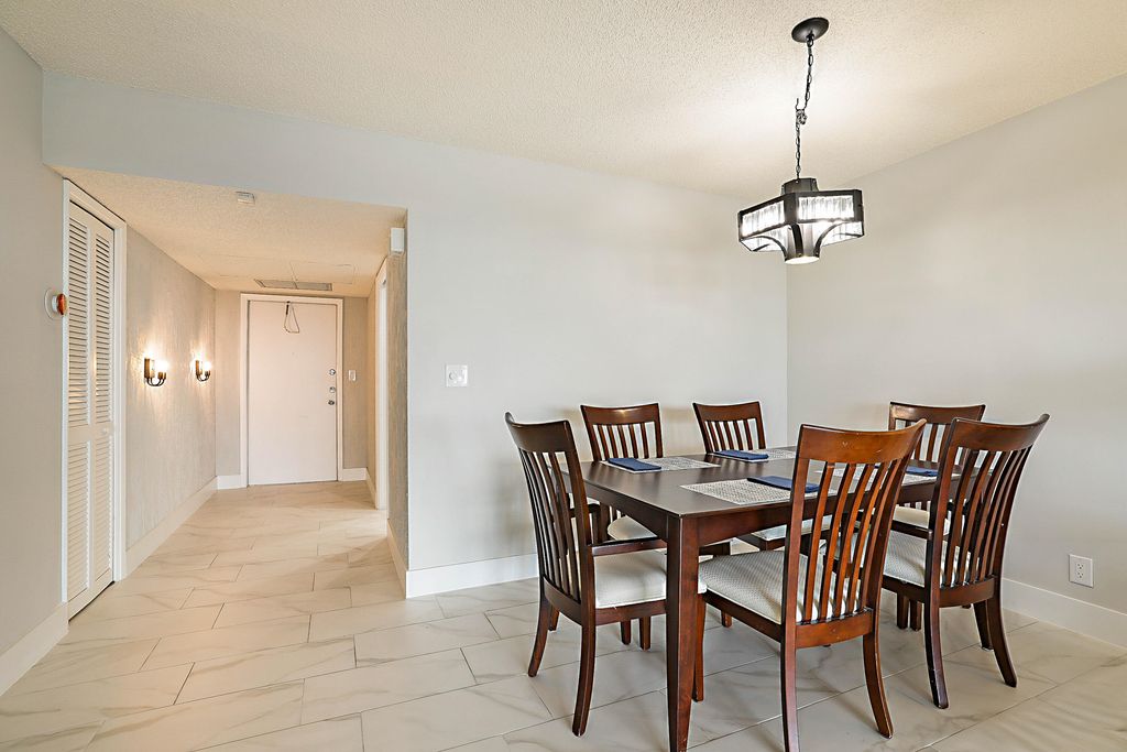 575 Oaks Lane #703, photo 8