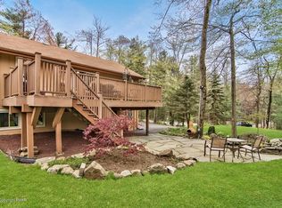 2339 Hillcrest Dr, Pocono Pines, PA 18350