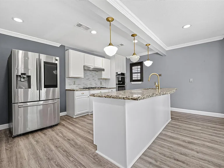 7713 Yoe St — Photo 22