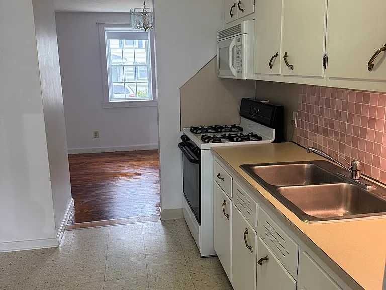 94 Pennsylvania Ave #96 — Photo 4