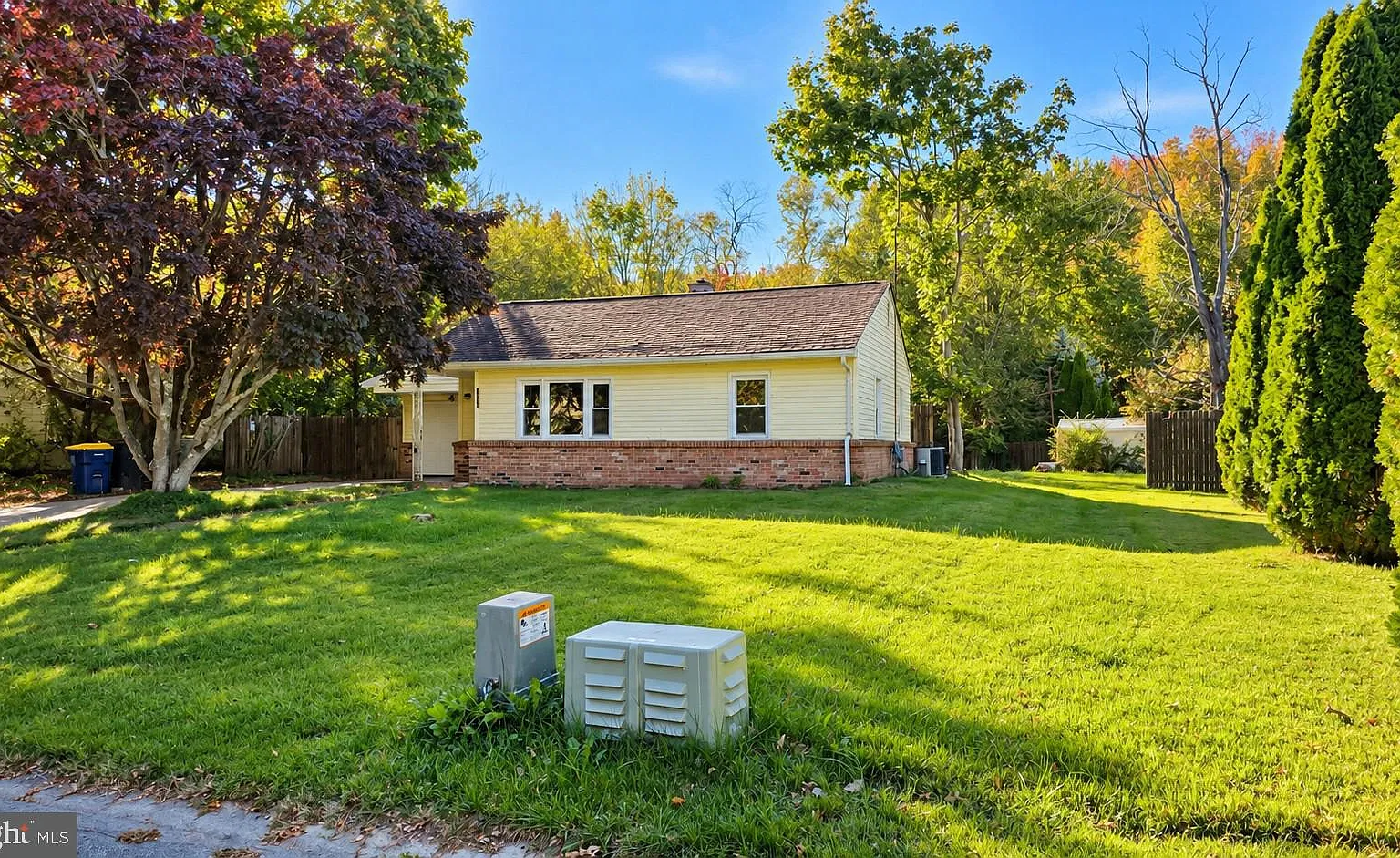 3 bed, 1.0 bath, 1098 sqft, $1,700 — Photo 3
