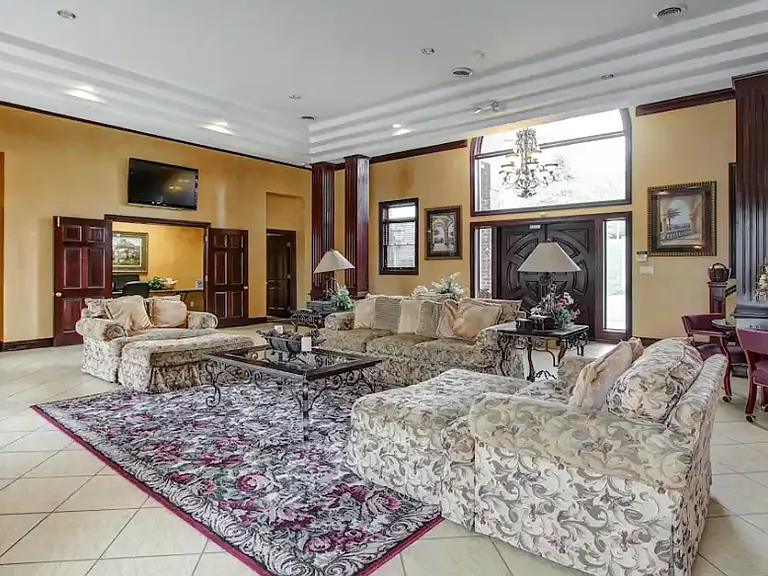 Stonecreek Luxury Apartment Homes — Photo 18