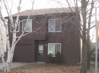 30W133 Lindenwood Dr, Warrenville, IL 60555