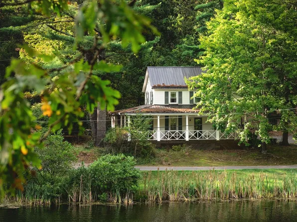 120 Hidden Hollow Ln, Stroudsburg, PA 18360