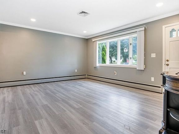 3rd image of 506 Pershing Ave
