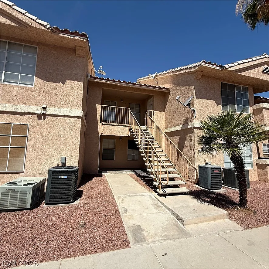 2 bed, 2.0 bath, 928 sqft, $1,200 — Photo 1