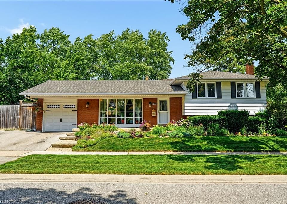 1st image of 569 Parkside Cres