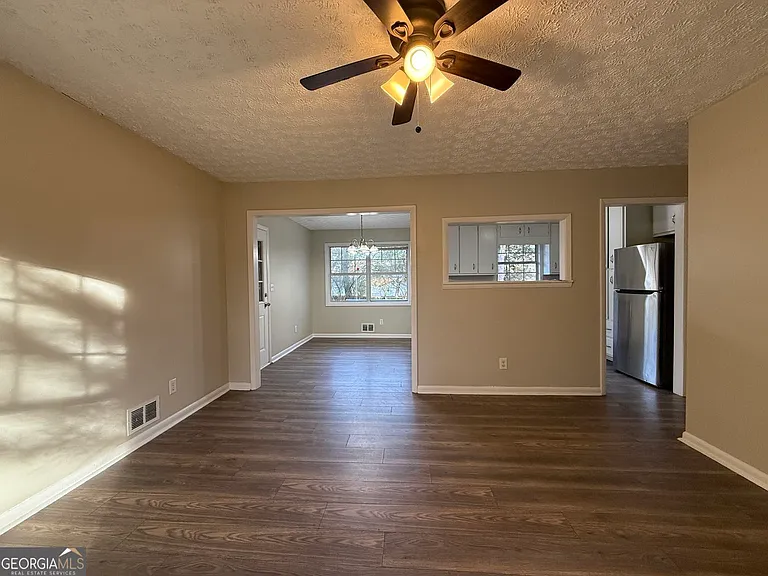 7016 Adel Ln — Photo 3