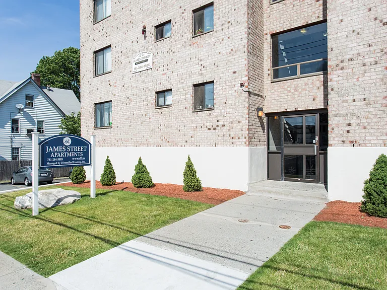 Parkwood Apartments — Photo 6