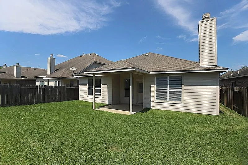 3 bed, 1896 sqft, $2,150 — Photo 3