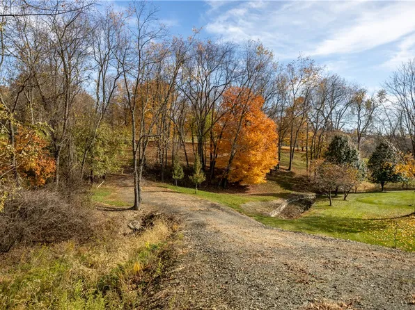 3009 Hyland Dr, Irwin, PA 15642