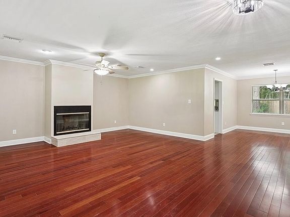 3rd image of 11 Karen Dr
