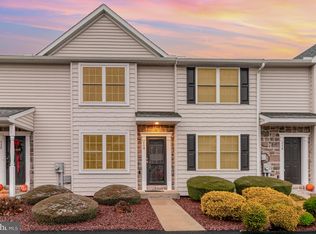 114 Cedarwood Dr #114, Denver, PA 17517