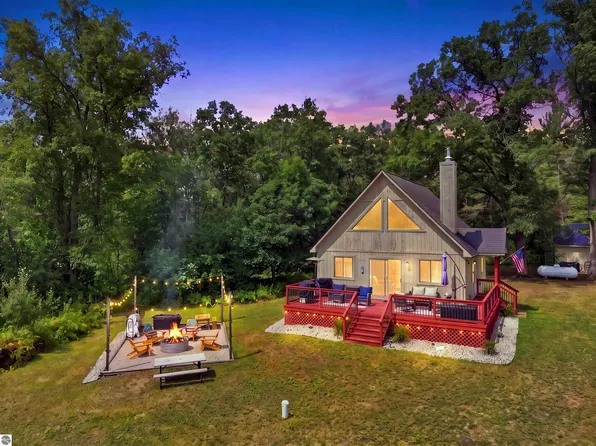 1393 Twin Lakes Rd, Marion, MI 49665