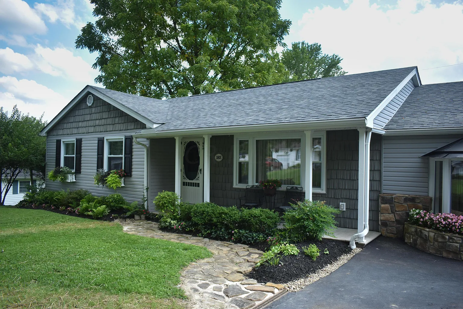 183 Yale Dr photo 1