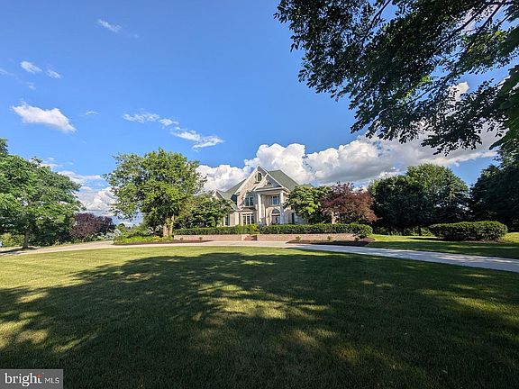 3rd image of 13 Southwatch Ln