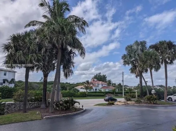 1357 NE Ocean Blvd APT 311, Stuart, FL 34996