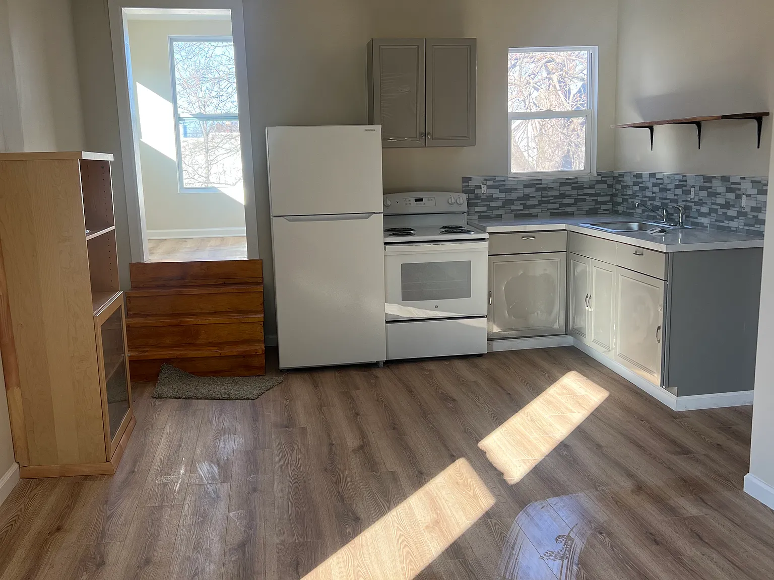 569 3rd St — Photo 3