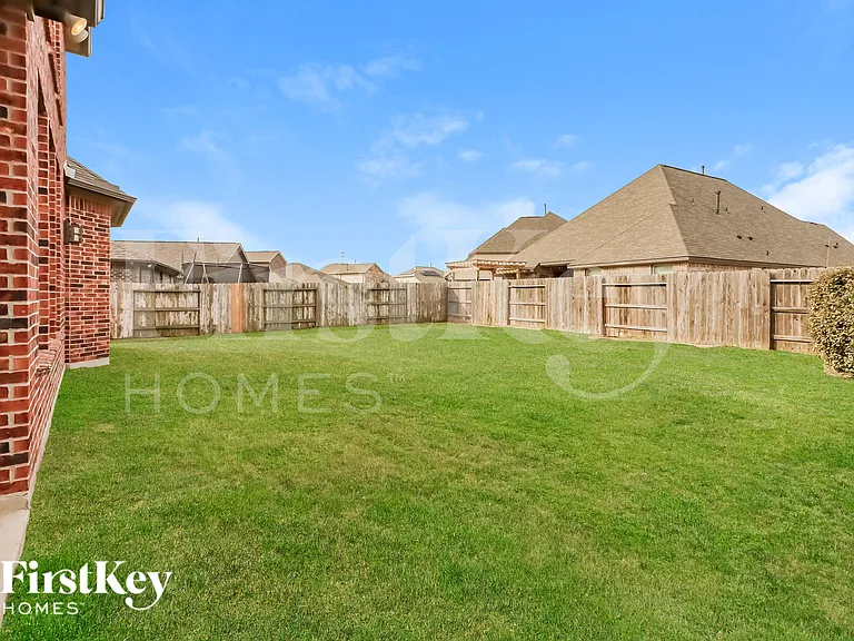 9743 Stratton Ridge Dr — Photo 14