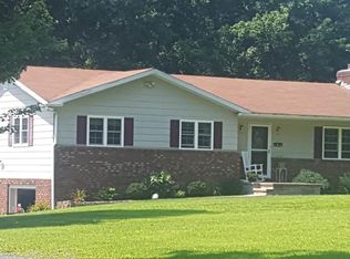 1037 Valley Falls Rd, Schaghticoke, NY 12154