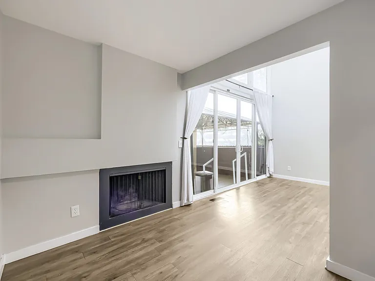 1050 S Monaco Pkwy #145 — Photo 2