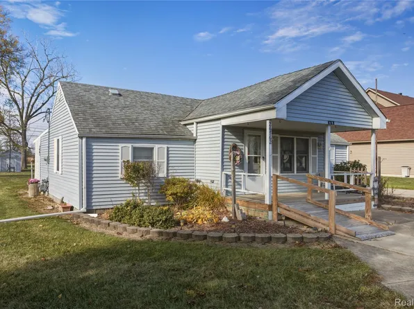 26762 Reaume St, Woodhaven, MI 48183