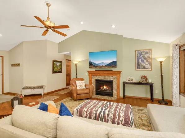 2463 Cypress St N, Maplewood, MN 55109