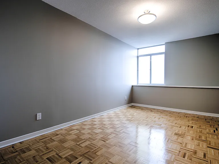 211 Wurtemburg St — Photo 30