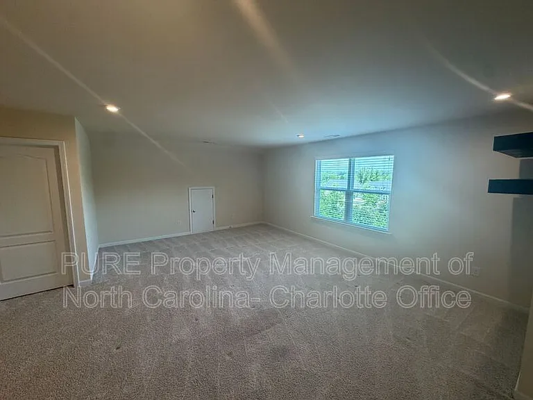 13818 Berkley Ave — Photo 22