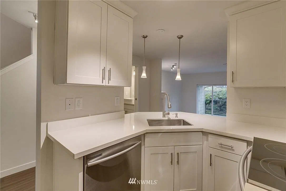 4356 W Lake Sammamish Pkwy SE — Photo 3