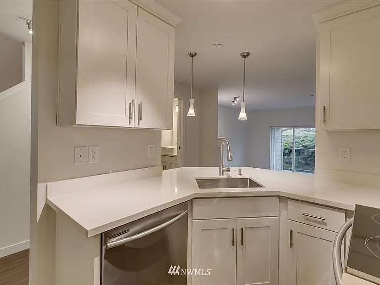 4356 W Lake Sammamish Pkwy SE — Photo 3