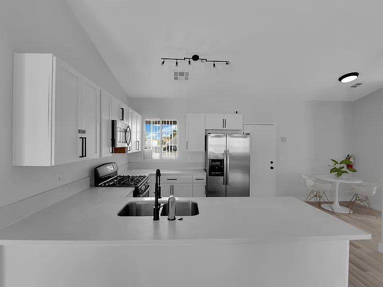 724 Zalataia Way — Photo 6