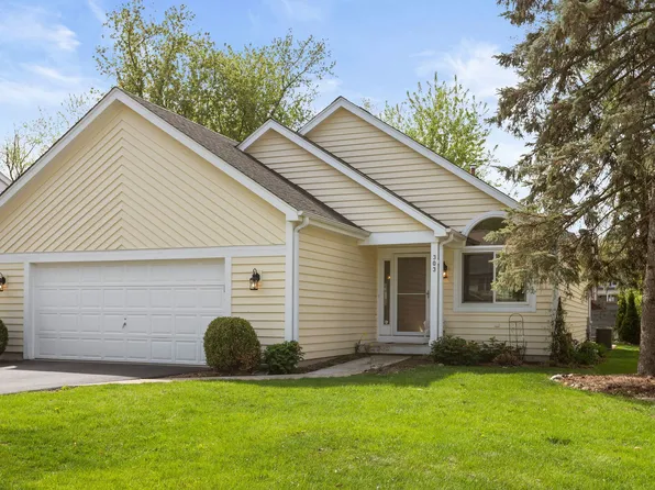 303 Bell Dr, Cary, IL 60013