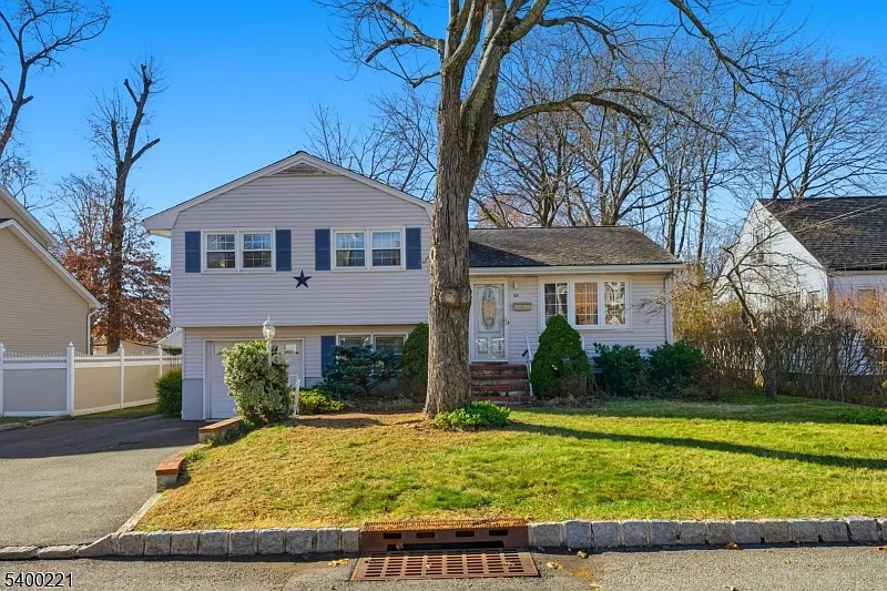 59 Kingston Rd photo 1