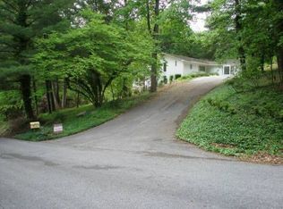 12 Hickory Rd, Radford, VA 24141